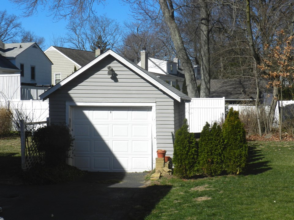1 car detached garage