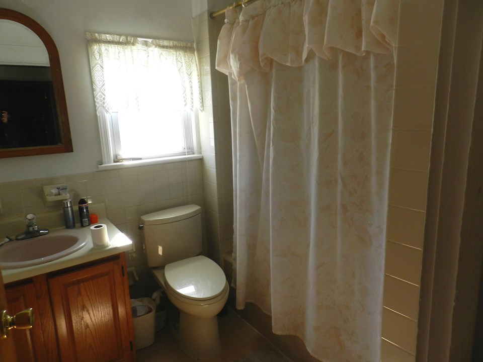 2nd floor bathroom