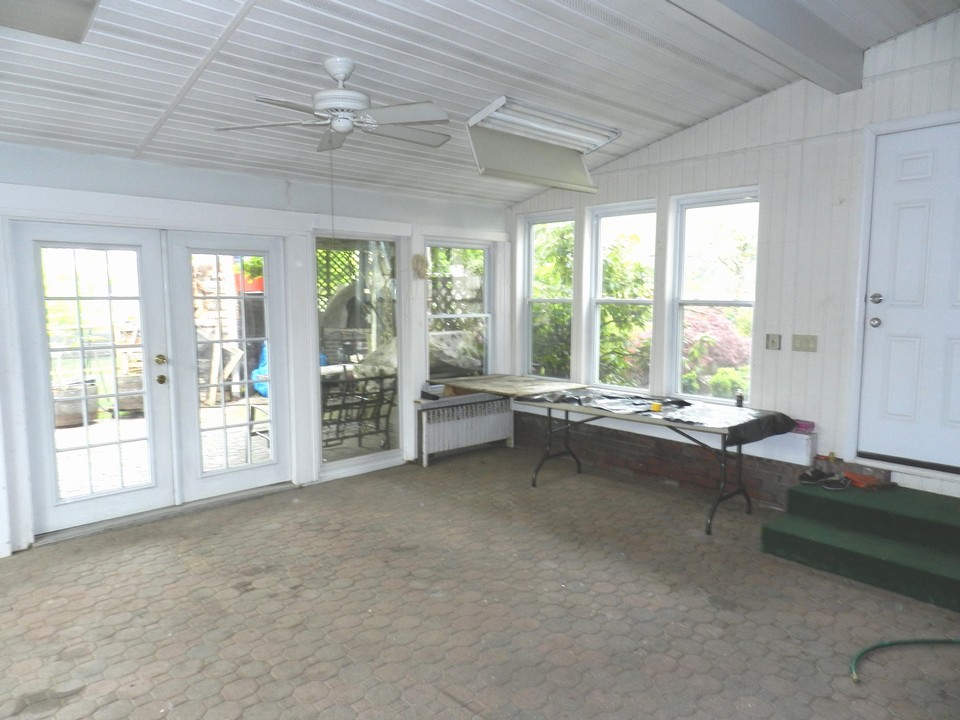 enclosed,heated patio