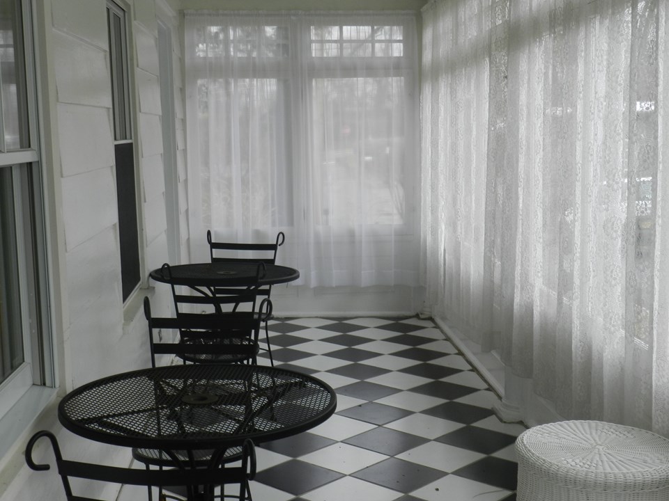 enclosed sun porch